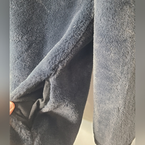 Victorias secret PINK plush black pullover sweater- Size medium womens - Picture 2 of 6